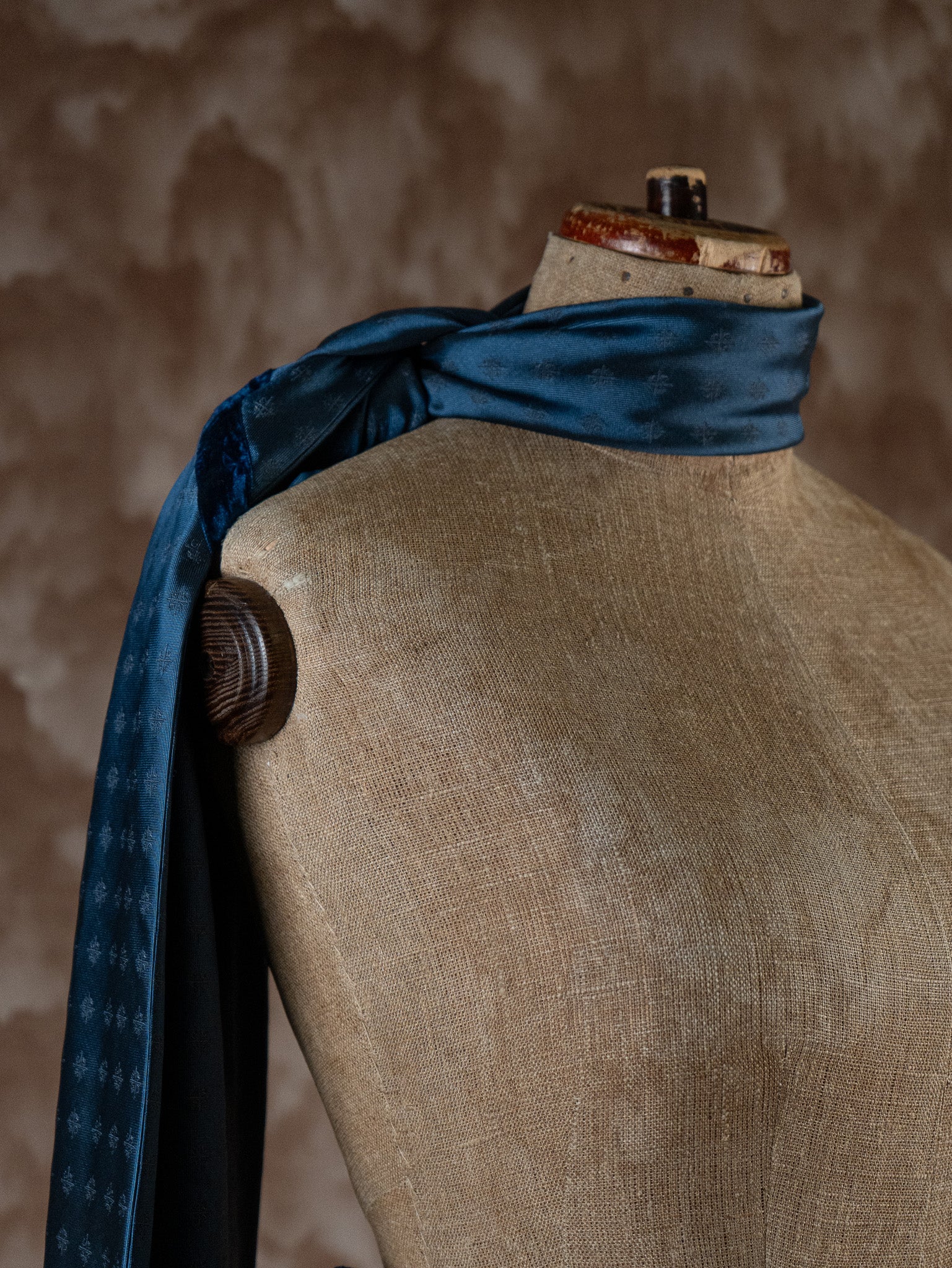 The Rose of the Winds - Bow Scarf