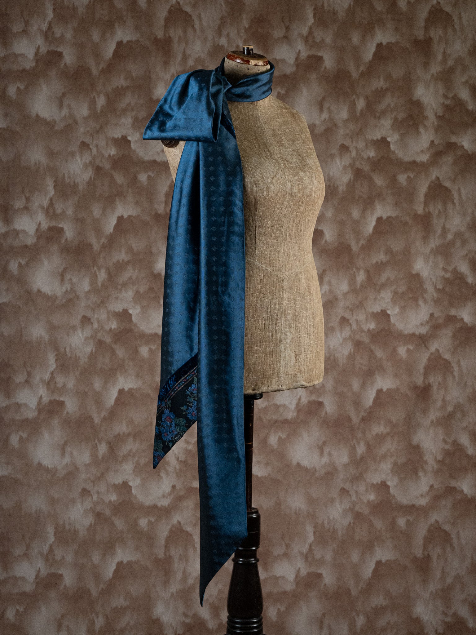 The Rose of the Winds - Bow Scarf