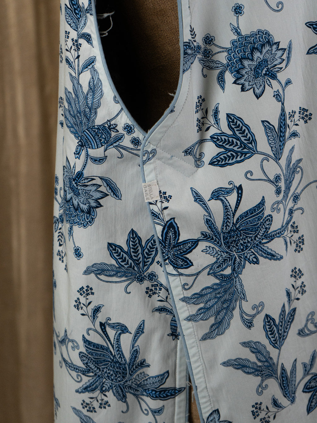 Fine China - Karafuto Vest