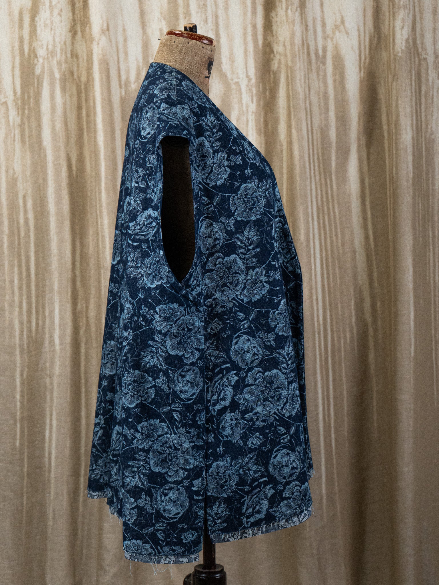 Rose Garden - Karafuto Vest