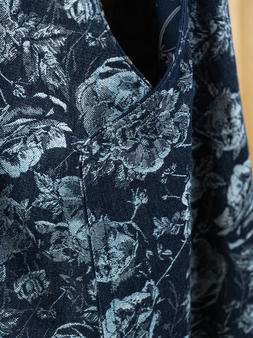 Rose Garden - Karafuto Vest